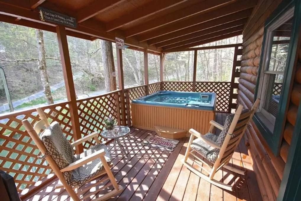The Fishing Hole Cabin - Sage Vacations ガトリンバーグ エクステリア 写真