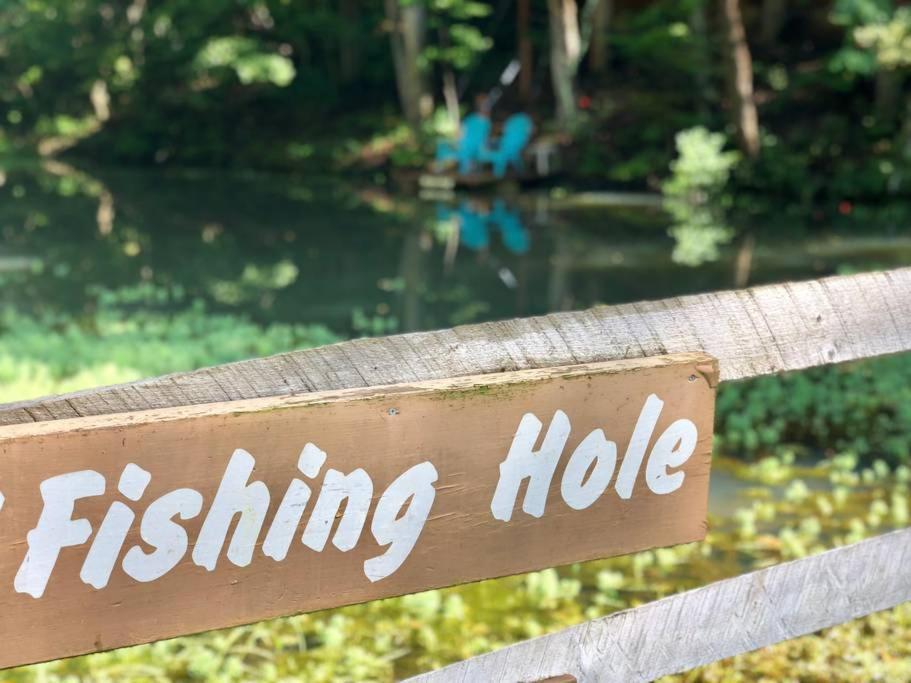 The Fishing Hole Cabin - Sage Vacations ガトリンバーグ エクステリア 写真