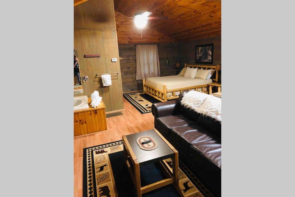 The Fishing Hole Cabin - Sage Vacations ガトリンバーグ エクステリア 写真